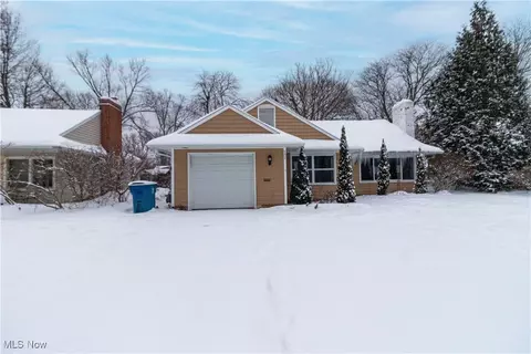 151 Parkwood Dr, Berea, OH 44017