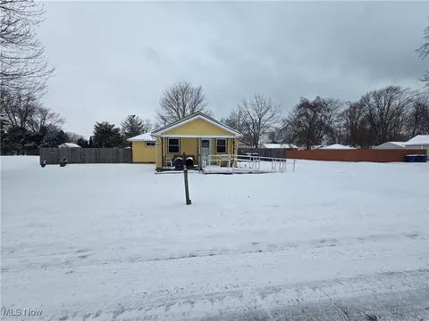 748 Howell St, Sheffield Lake, OH 44054