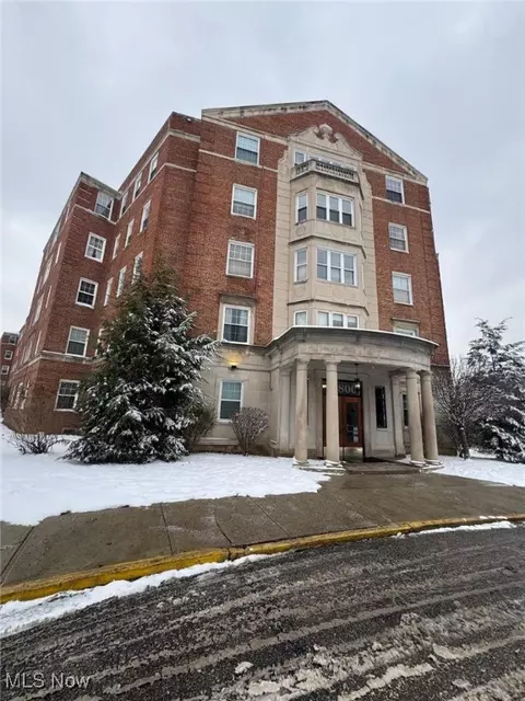 13800 Fairhill Rd #502, Shaker Heights, OH 44120