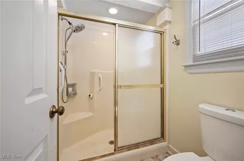 Bath - 3850 Jaycox Rd, Avon, OH 44011 photo 2 of 3