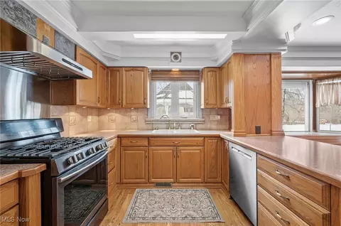 Kitchen - 3850 Jaycox Rd, Avon, OH 44011 photo 3 of 4