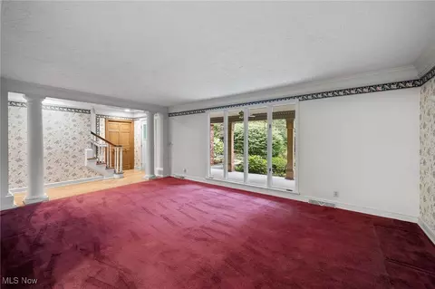 Living - 3850 Jaycox Rd, Avon, OH 44011 photo 3 of 8