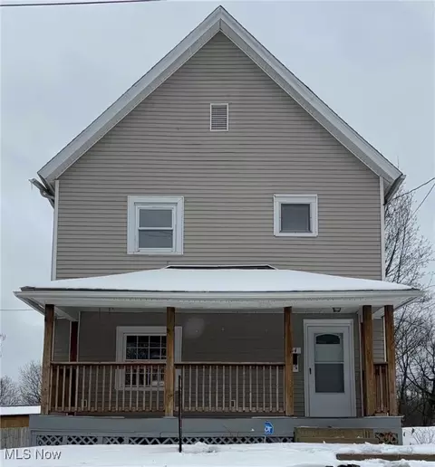64 Poland Ave, Struthers, OH 44471