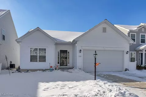 37289 Sandy Ridge Dr, North Ridgeville, OH 44039