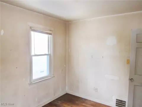 Bedroom - 20613 Hansen Rd, Maple Heights, OH 44137 photo 6 of 10