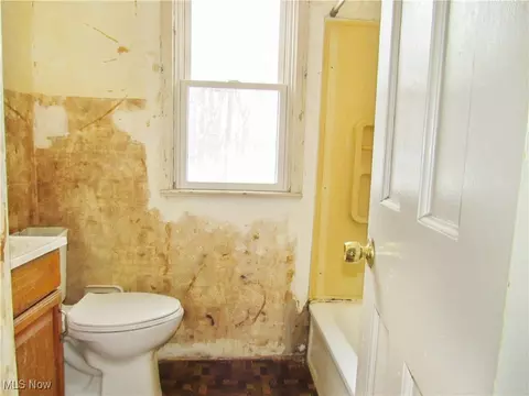 Bath - 20613 Hansen Rd, Maple Heights, OH 44137 photo 1 of 1