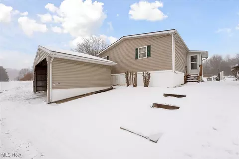 11629 4th St #13, Magnolia, OH 44643