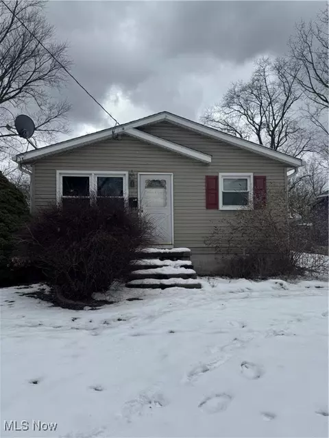 2452 Willis St, Cuyahoga Falls, OH 44221