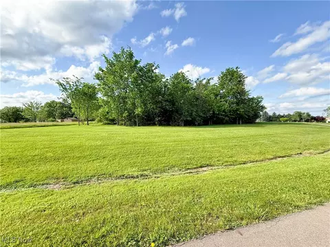 49556 Foxwood Ln, East Palestine, OH 44413