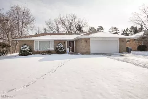 26726 Sandy Hill Dr, Richmond Heights, OH 44143