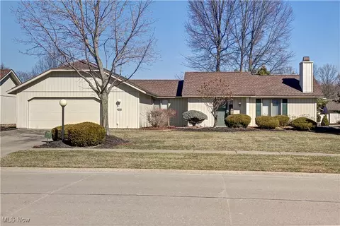 32758 Bridgestone Dr, North Ridgeville, OH 44039