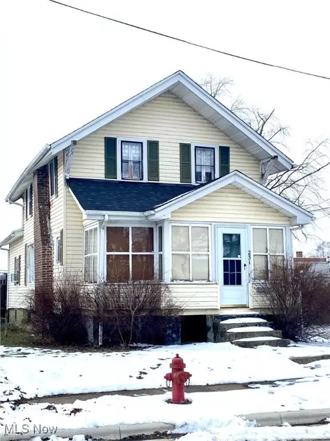 231 S East St, New Holland, OH 43145