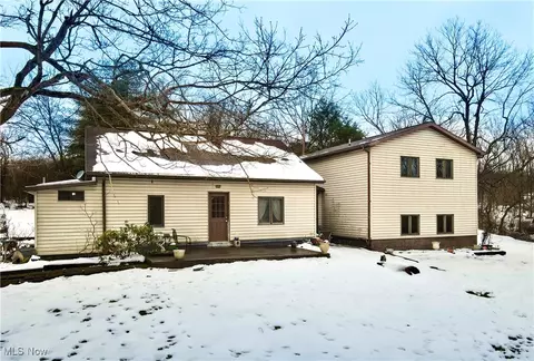 24 Ross Ln, Belpre, OH 45714