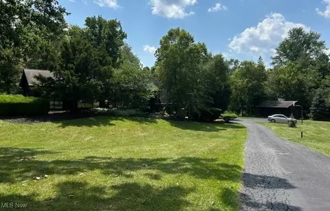 404 Cedar Brook Ln, Sandusky, OH 44870