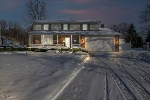 6713 Miller Dr, North Ridgeville, OH 44039