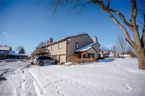 4559 Saint James Cir NW, Canton, OH 44708