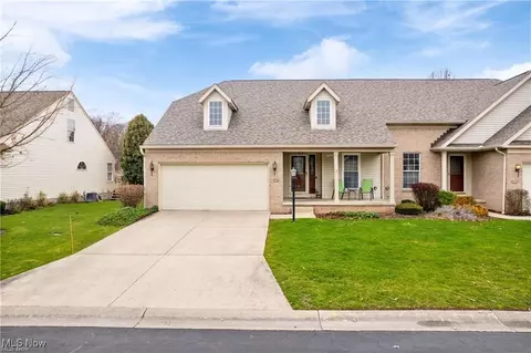 2834 Caxton Cir, Akron, OH 44312