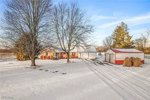 4300 Hallock Young Rd, Newton Falls, OH 44444