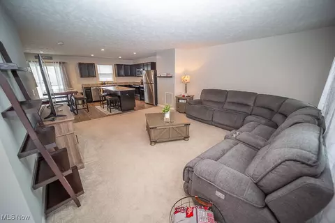125 Springvale Dr, Amherst, OH 44001 photo 3