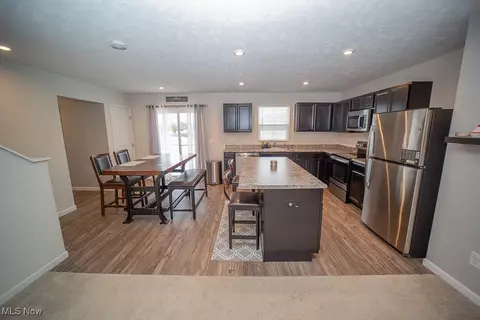 125 Springvale Dr, Amherst, OH 44001 photo 6