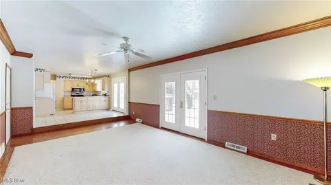 Living - 37555 Fox Run Dr, Solon, OH 44139 photo 6 of 7
