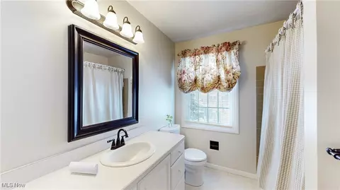 Bath - 37555 Fox Run Dr, Solon, OH 44139 photo 4 of 5