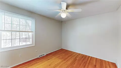 Bedroom - 37555 Fox Run Dr, Solon, OH 44139 photo 5 of 8