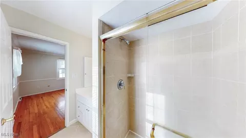 Bath - 37555 Fox Run Dr, Solon, OH 44139 photo 3 of 5