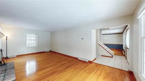 Living - 37555 Fox Run Dr, Solon, OH 44139 photo 3 of 7