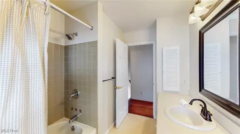 Bath - 37555 Fox Run Dr, Solon, OH 44139 photo 5 of 5