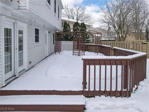 Exterior - 37555 Fox Run Dr, Solon, OH 44139 photo 6 of 9