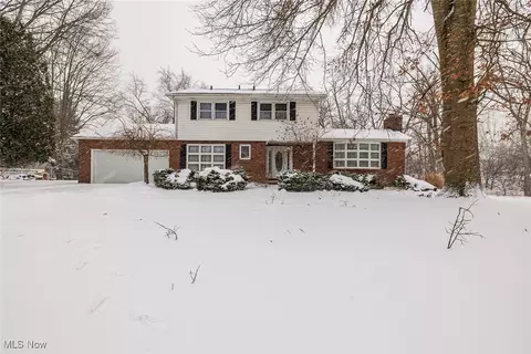 750 Sagamore Rd, Sagamore Hills, OH 44067