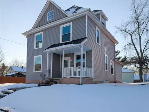 403 N Walnut St, Louisville, OH 44641