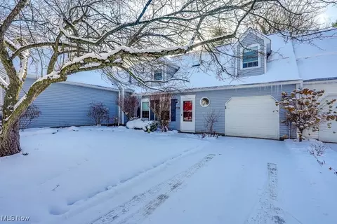 3305 Brookside Ln #10, Cuyahoga Falls, OH 44223