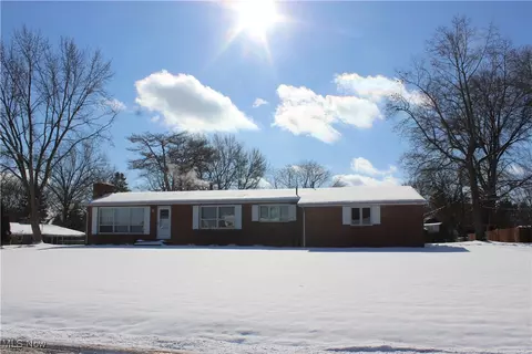 426 Oakpark St NW, North Canton, OH 44720