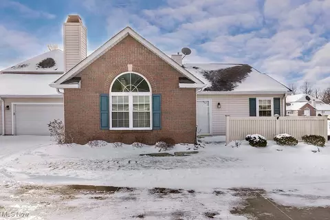 7572 Monterey Bay Dr #6, Mentor On The Lake, OH 44060