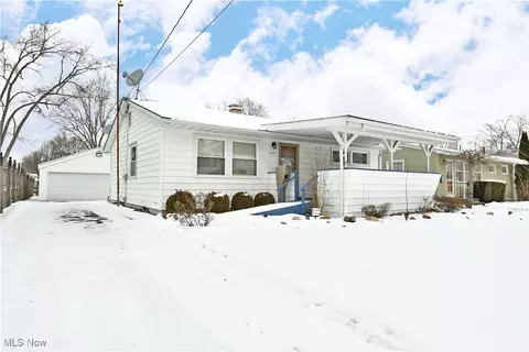 2260 Parkwood Dr NW, Warren, OH 44485