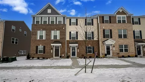 1148 Bean Ln, Akron, OH 44313