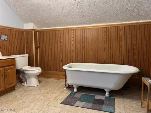 Bath - 3414 Schenley Ave, Ashtabula, OH 44004 photo 2 of 4