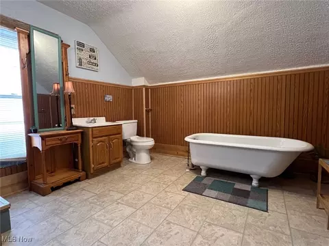 Bath - 3414 Schenley Ave, Ashtabula, OH 44004 photo 3 of 4