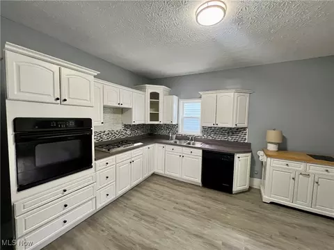 Kitchen - 1863 E 30th St, Lorain, OH 44055 photo 1 of 3