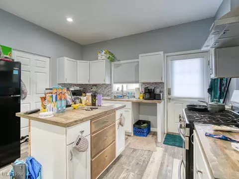 Kitchen - 173 Spruce St, Elyria, OH 44035 photo 1 of 4