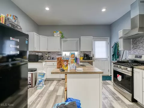Kitchen - 173 Spruce St, Elyria, OH 44035 photo 3 of 4
