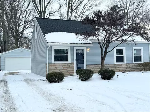 38300 Parkway Blvd, Willoughby, OH 44094