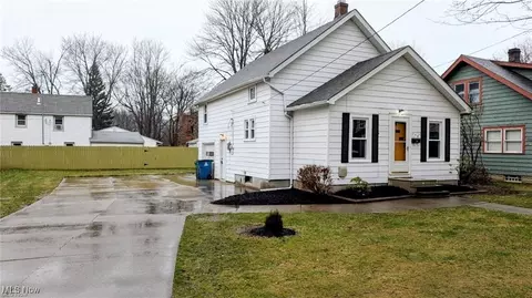 738 E 341st St, Eastlake, OH 44095