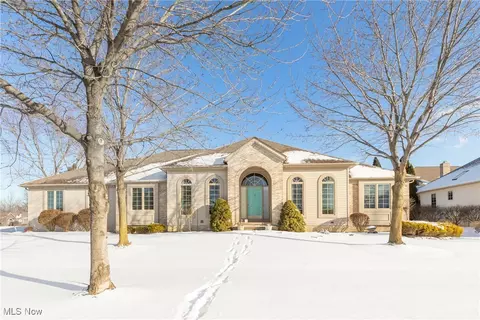 365 W Glen Eagle Dr, Highland Heights, OH 44143