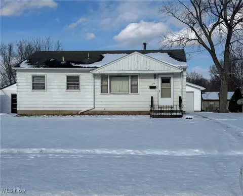 566 Ruth Dr, Hubbard, OH 44425