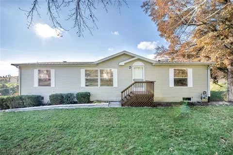 Exterior - 739 Silvercrest Dr, Wadsworth, OH 44281 photo 4 of 14