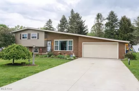 1219 Nottingham Sq NE, Bolivar, OH 44612