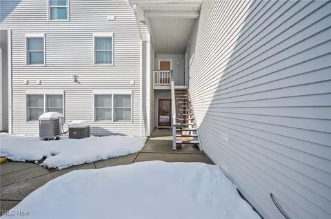 679 2nd St #8, Fairport Harbor, OH 44077